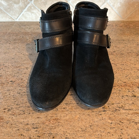 Sam Edelman woman’s bootie, side zip. Leather and suede. Size 11m - Picture 2 of 4
